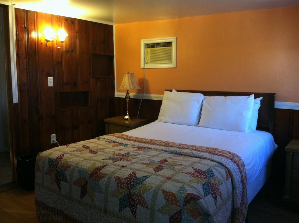 Flower Field Inn And Cottages Stroudsburg Eksteriør billede